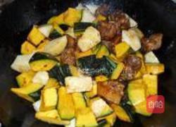 土豆南瓜烧鸡的做法图解7