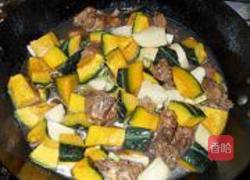 土豆南瓜烧鸡的做法图解8