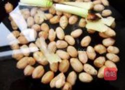 五香花生米拌黄瓜的做法图解1