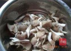 菠菜拌平菇的做法图解1