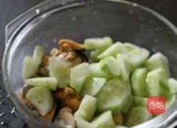 冰爽黄瓜拌淡菜的做法图解2