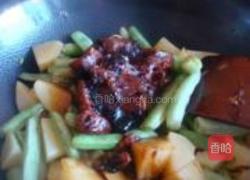 芸豆土豆红烧肉的做法图解5