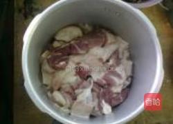 香菇焖五花肉的做法图解3
