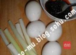 豉香葱段荷包蛋的做法图解1