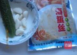 海蛰拌黄瓜的做法图解1