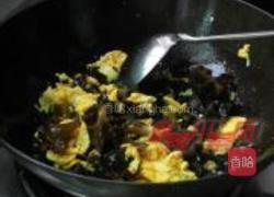 木耳炒土鸡蛋的做法图解6