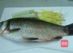 鲫鱼萝卜丝汤的做法图解2