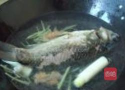 鲫鱼萝卜丝汤的做法图解4