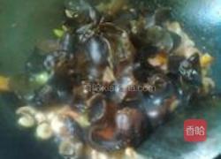 虾仁木耳青红椒的做法图解6