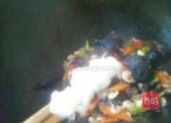 虾仁木耳青红椒的做法图解7