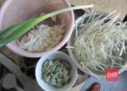 肉末芽菜炒河粉的做法图解1