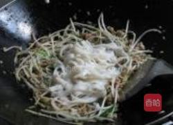肉末芽菜炒河粉的做法图解6