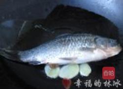 白萝卜丝鲫鱼汤的做法图解3