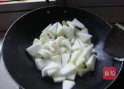 蟹味菇炖冬瓜的做法图解2