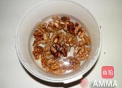 老醋核桃仁的做法图解3