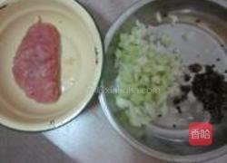 木耳西葫芦瘦肉汤的做法图解2