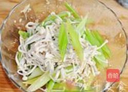 金针菇拌芹菜的做法图解4