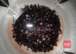 黑米花生豆浆的做法图解2