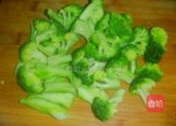 木耳拌西兰花的做法图解5