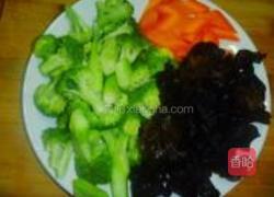 木耳拌西兰花的做法图解6