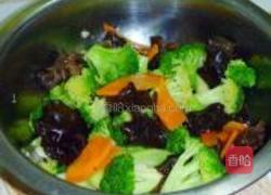木耳拌西兰花的做法图解9
