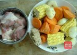 鲜蔬猪骨汤的做法图解1