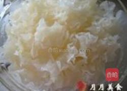 雪梨银耳百合汤的做法图解1