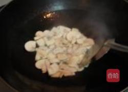 蒜苗炒口蘑的做法图解2