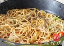 黑椒牛柳炒意面的做法图解7