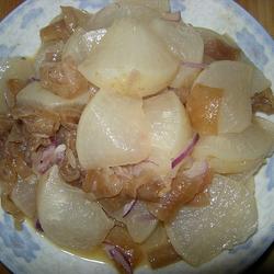 炸肉皮炖萝卜的做法[图]