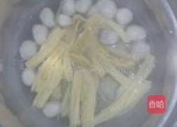 肉丸粉丝腐竹汤的做法图解5