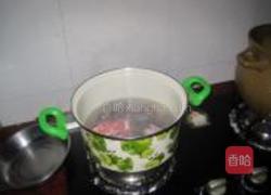 椰子炖乌鸡汤的做法图解2