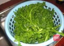 猪肉茼蒿馅饺子的做法图解1