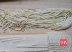 豆芽焖面的做法图解2