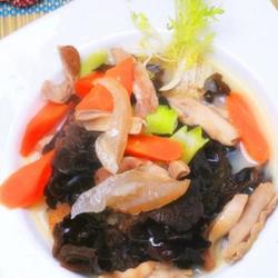 木耳海参猪肚汤的做法[图]