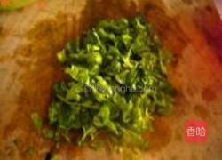 芹菜叶胡萝卜煎饼的做法图解1