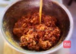 白菜猪肉饺子的做法图解2