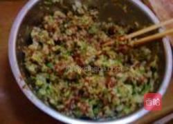 白菜猪肉饺子的做法图解5