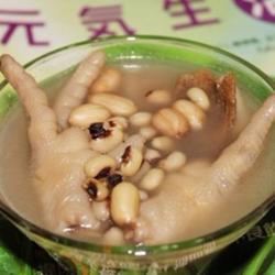 花生眉豆煲鸡脚的做法[图]