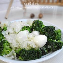 银耳西兰花炒鹌鹑蛋的做法[图]