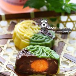 莲蓉蛋黄五彩冰皮月饼的做法[图]