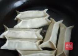 白菜猪肉锅贴的做法图解15