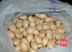 白果小米粥的做法图解1