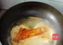 辣白菜大排面的做法图解2