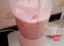 火龙果草莓奶昔的做法图解5
