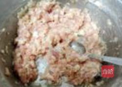 玉米面鲜肉包子的做法图解3
