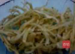 银鱼干蛋羹的做法图解2