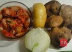 泡菜土豆什锦炒饭的做法图解1