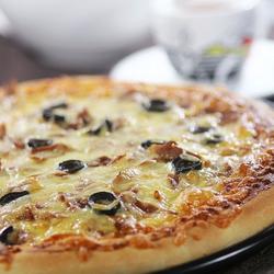 金枪鱼黑橄榄pizza的做法[图]