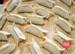 包菜鲜肉锅贴的做法图解5